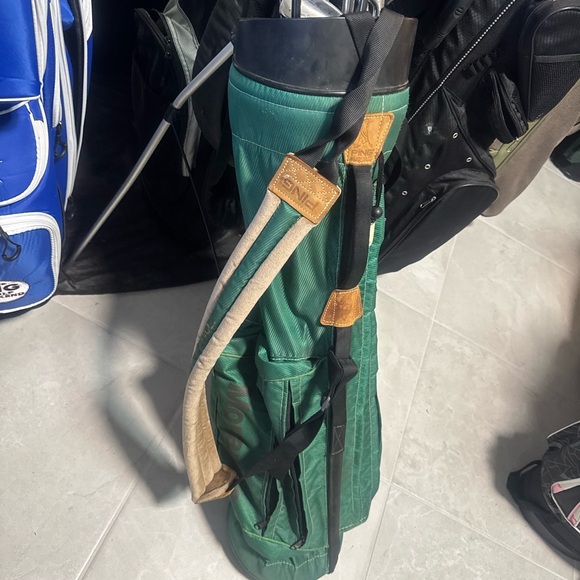 Ping golf stand bag with shoulder strap 
Methodist college logo on side - Picture 2 of 2